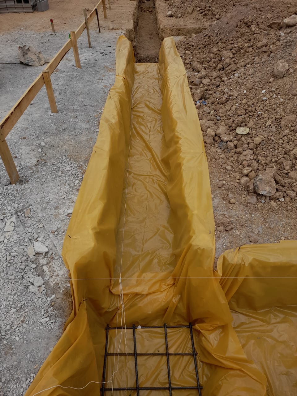 Fase de excavación y preparación – Estación UNO Valle Dorado